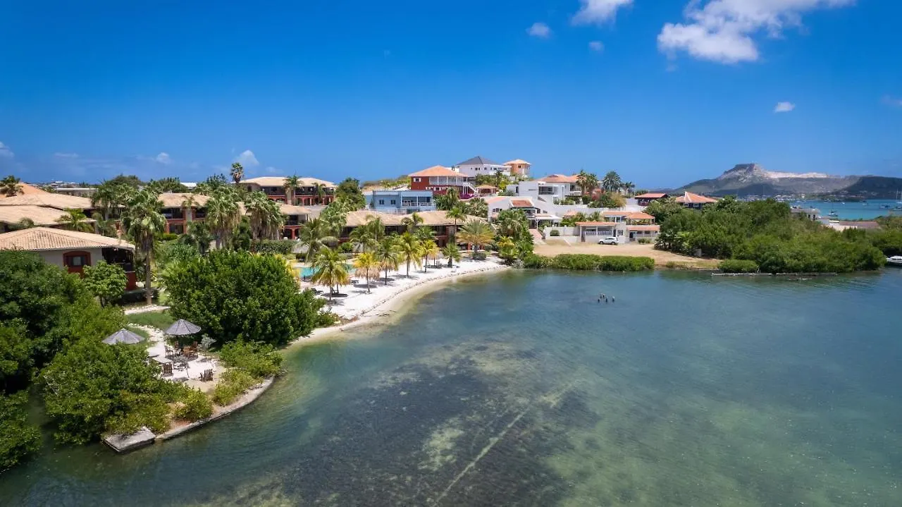Spanish Water Apartments يلمستاد 3*,
